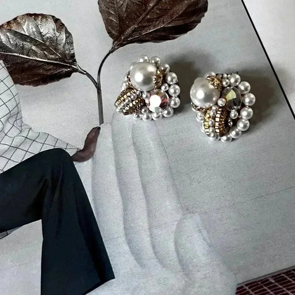 Vintage Gold Cluster Pearl and Rhinestone Clip On Earrings - Picture 5 of 5